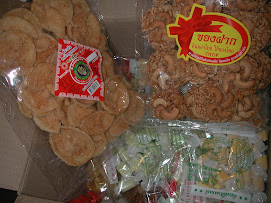 X2,20090810,泰國夫婦送的一箱糖果點心~吃到我嘴軟^_^