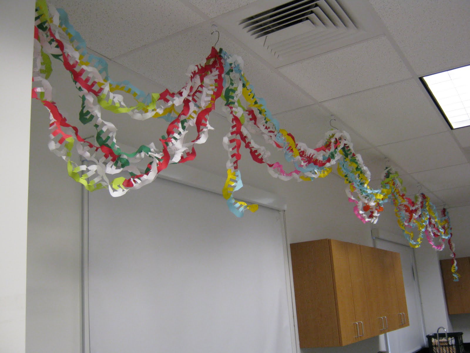 Science Tutor: Paper Model of DNA - 2009-2010