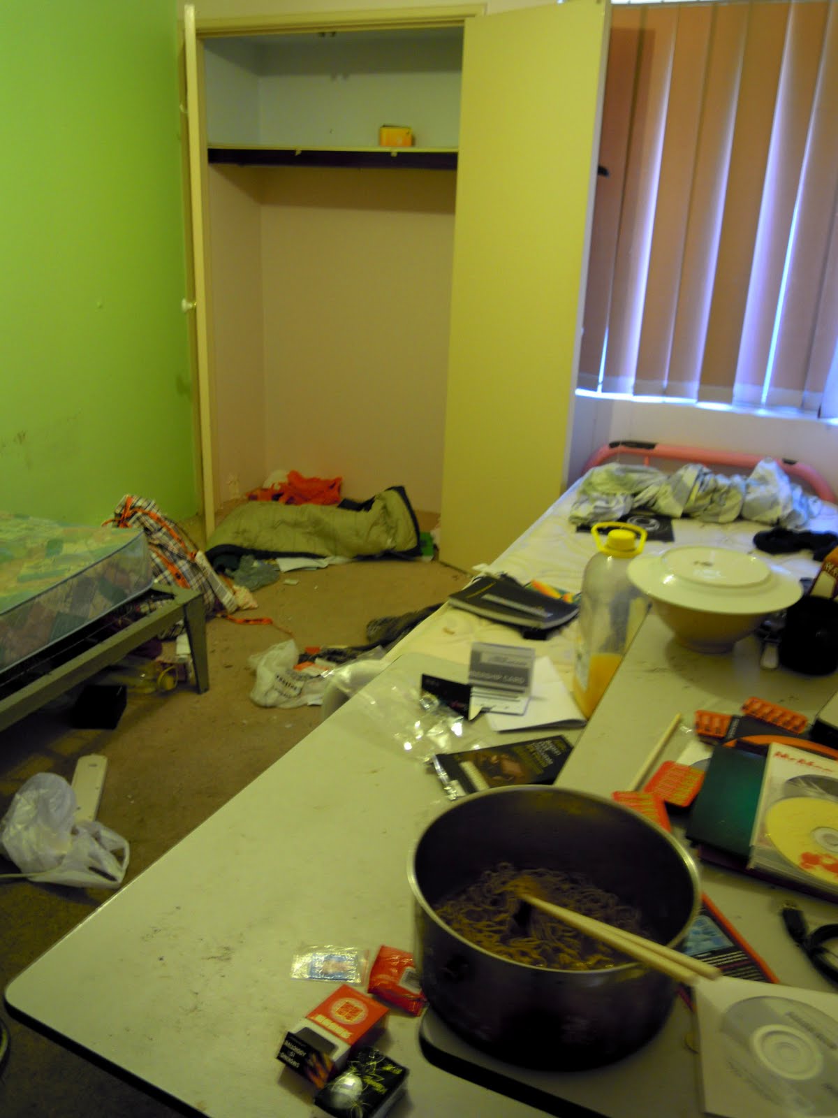 kiki's housekeeping cleaning the dirty house