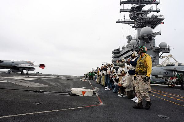 [USN+USS+Ronald+Reagan+CVN-76+Flight+Deck+EA-6B.jpg]
