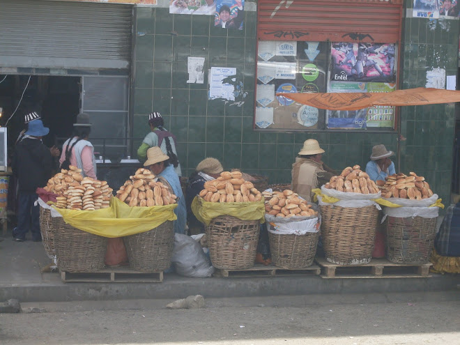 Les vendeuses de pain à La Paz