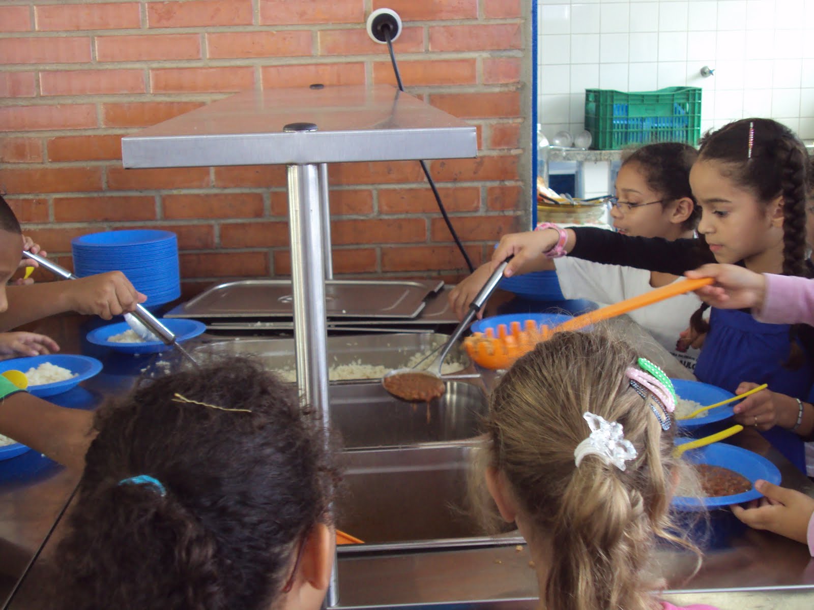 E.E. JARDIM CANAÃ: IMPLANTAÇÃO BALCÃO TÉRMICO NA ESCOLA JARDIM CANAA