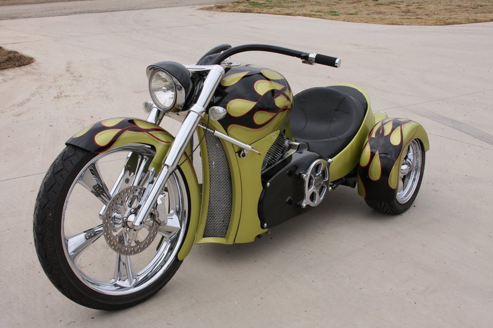 Sturgis Motorcycle Rally Ss Trike Adds Excitement To The 3 Wheel Race Inspired 2 Sd Automatic Transmission This Standard Package Is Enhanced Further By A Large Diameter 24 Front Wheel Wred In Metzler Rubber