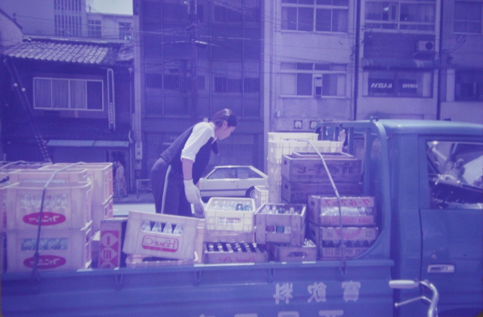 [woman+unloading+a+truck.JPG]
