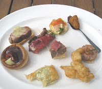 Tasting plate with eight bite-size nibbles