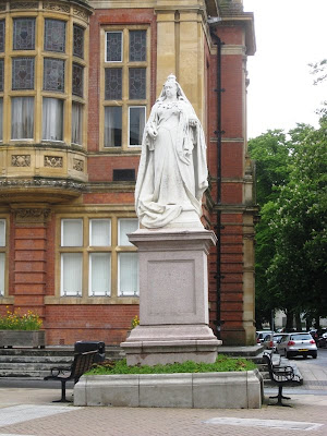 Statue of Queen Victoria outside Leamington Spa Town Hall