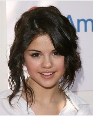 Selena Gomez's side undo Curly Hairstyle. selena-gomez3
