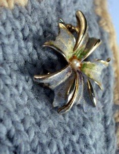 vintage flower brooch with blue coating Vintage flower brooch with blue coating