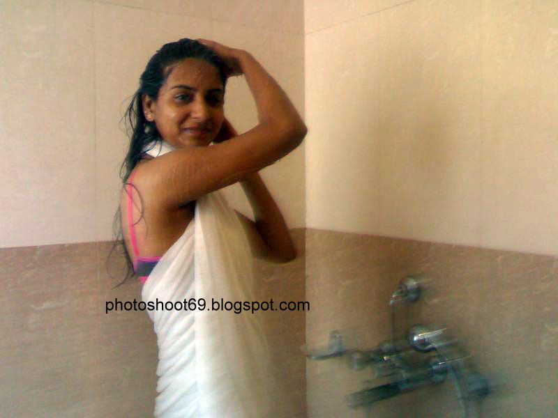 South Indian Girls And Mallu Aunties Desi College Girl Bathing Photo Sizzling Photoshoot