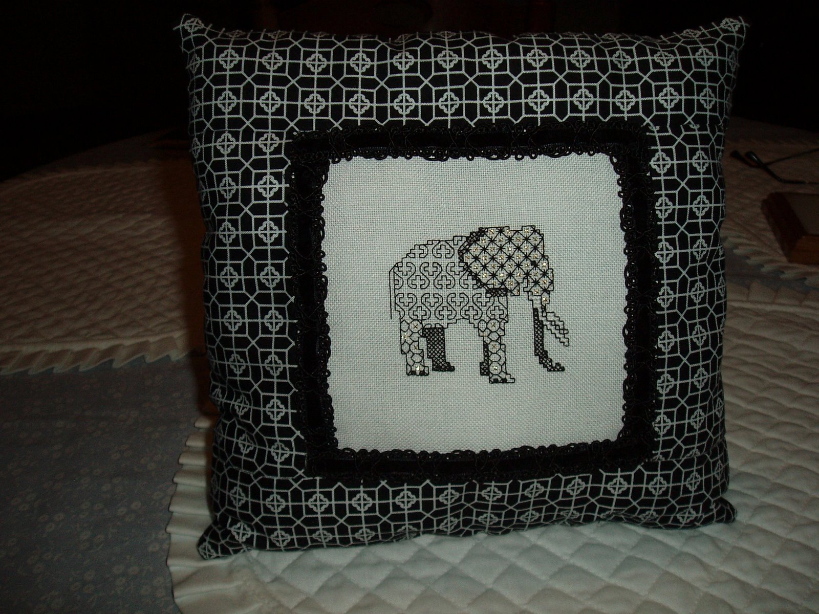 [elephant+pillow+003.jpg]