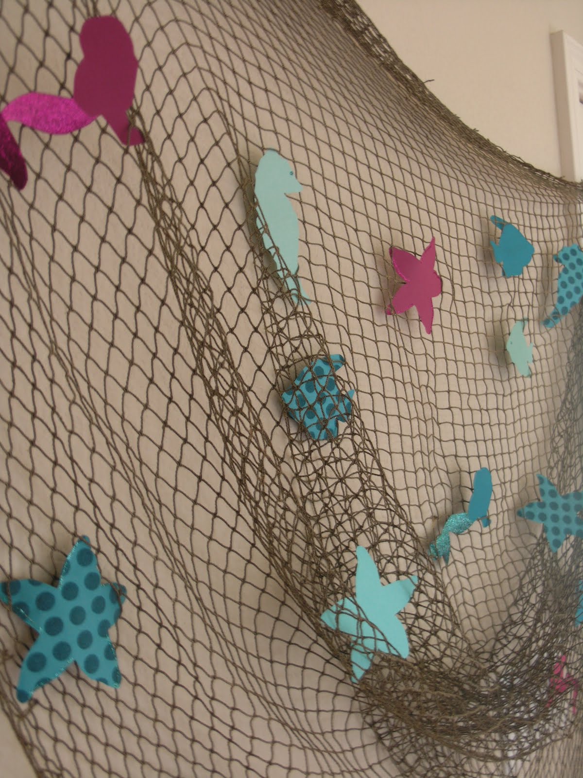 Fish net party backdrop | DIY Beach Party Ideas For Your Beach-Themed Celebration 