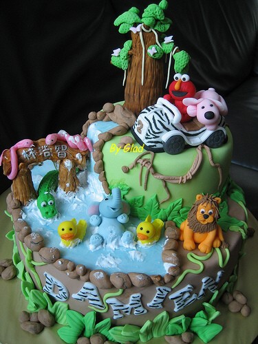 Glad's passion: Jungle cake with Elmo driving....