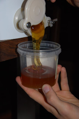 Tappning av nyslungad honung