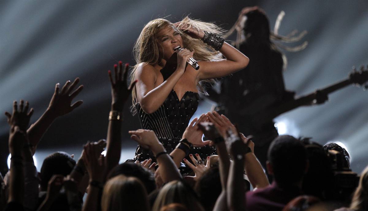 [Beyonce+2010+Grammys.jpg]