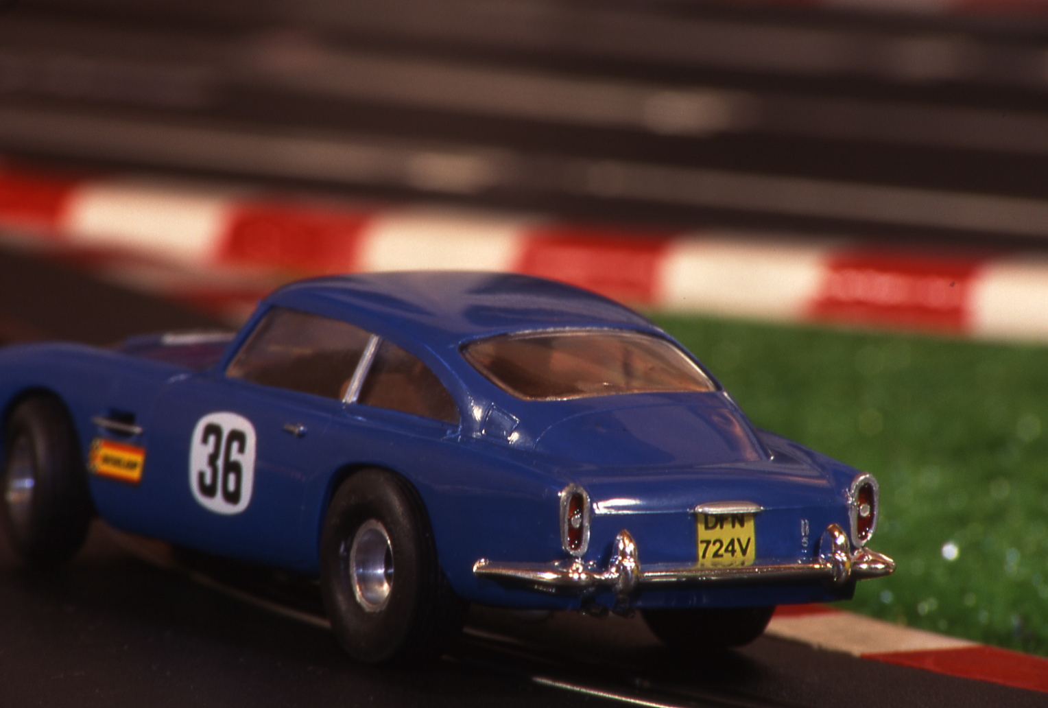 [Aston+Martin+DB+5+Kit+MRRC+4.jpg]