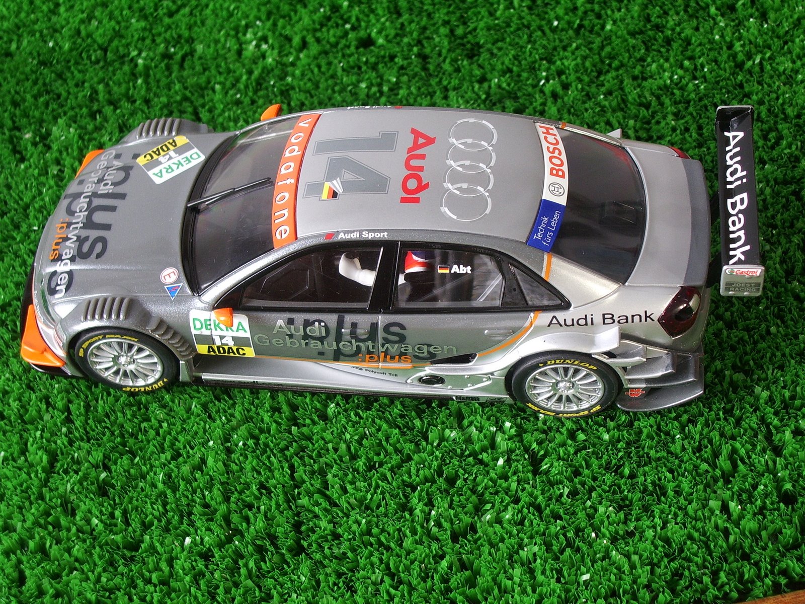 [Audi+A4+DTM+2005+Carrera+01.JPG]