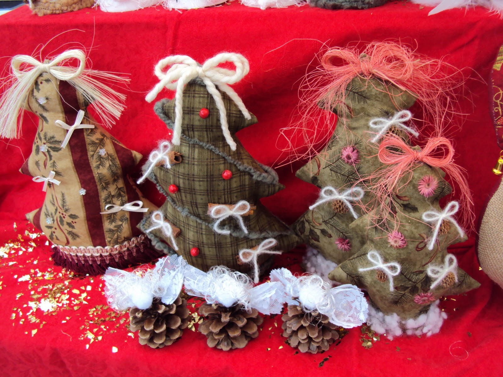 alberi di natale in stoffa imbottiti