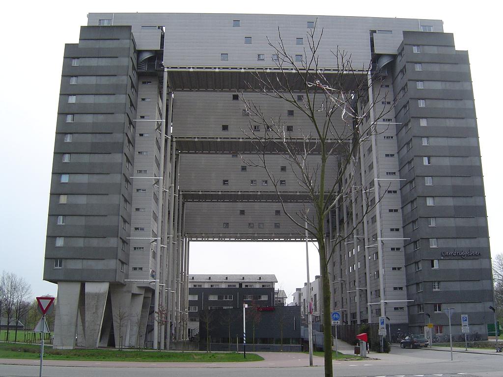 Tip Toeing Through the Tulips: Utrecht University (de Uithof campus) Tip Toeing Through the Tulips: Utrecht University (de Uithof campus)