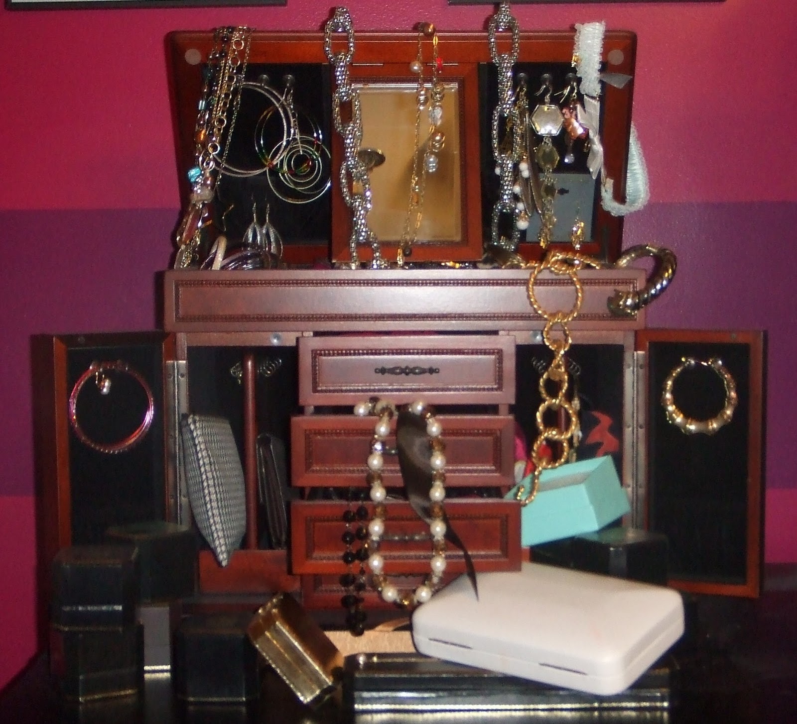 ORGANIZE CLEAN DESIGN How to Clean and Organize a Velvet Jewelry Box