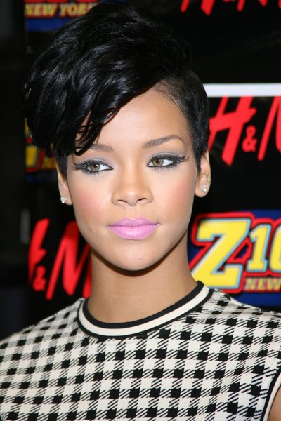rihanna bob hairstyle. 2009 Bob Hairstyles of Rihanna