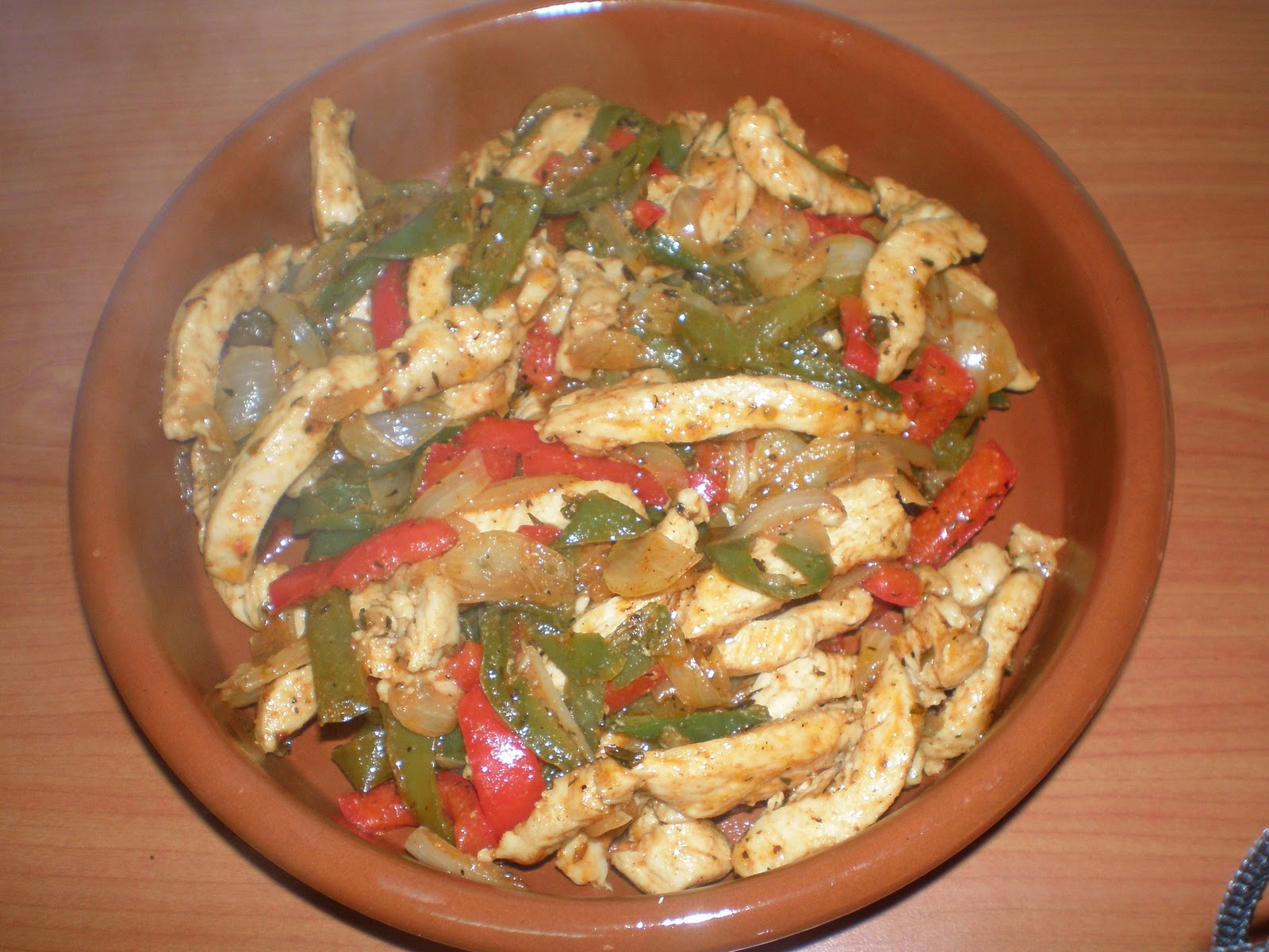 cocinaros Fajitas texmex y queso fundido con chorizo.