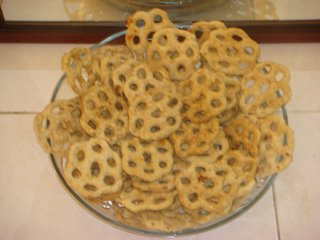our feeling, our sight, our perception, our story..: kuih cincin