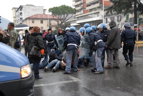 [rosarno+scontri.jpg]