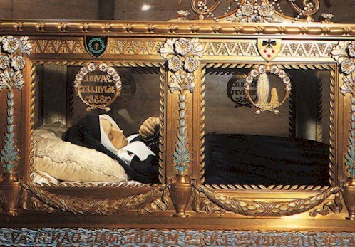 [Incorrupt_Body_of_St__Bernadette.jpg]