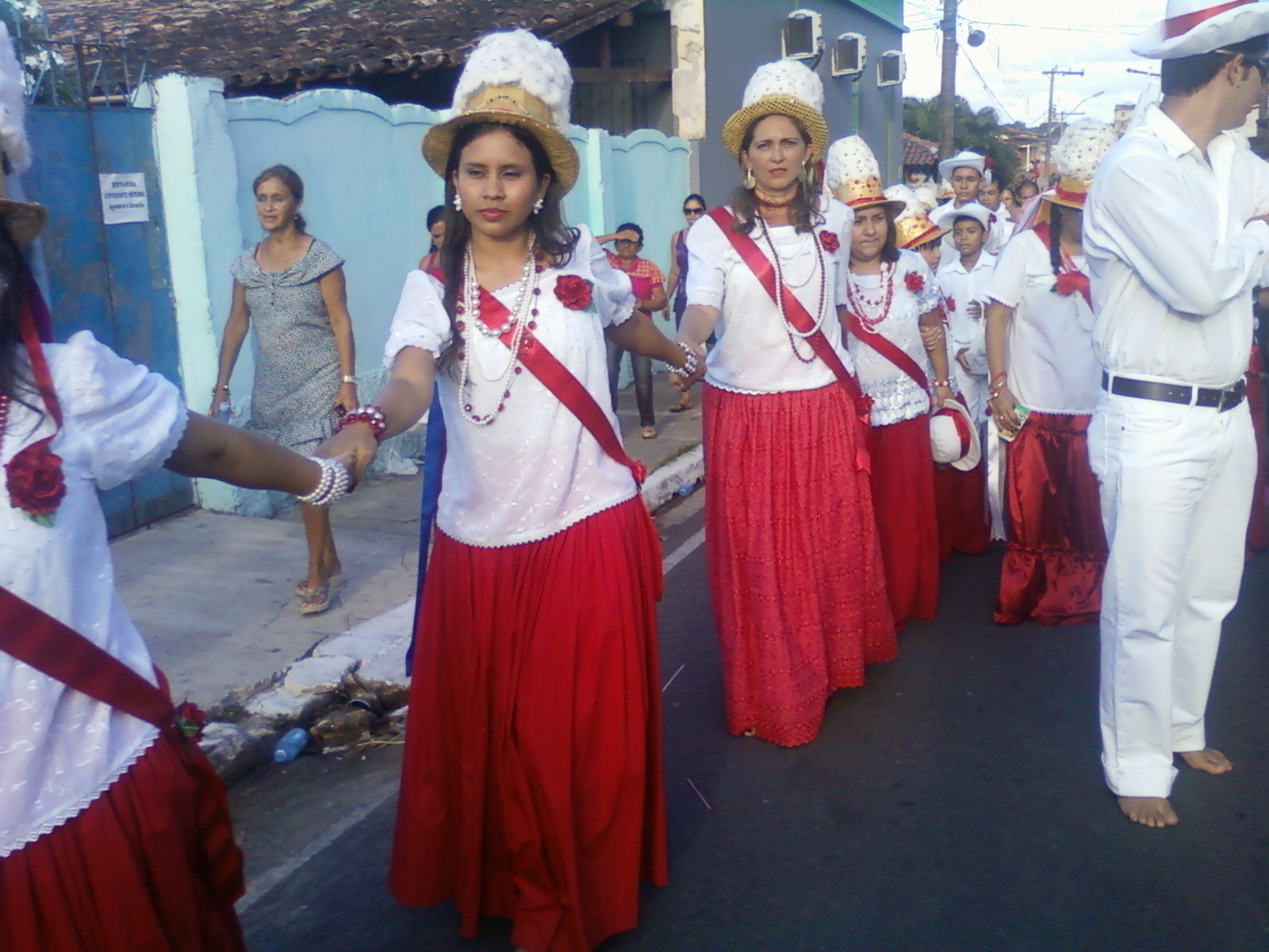 ferreiragecop.blogspot.com: MARUJADA. UM RIO DE VERMELHO E BRANCO EM ...