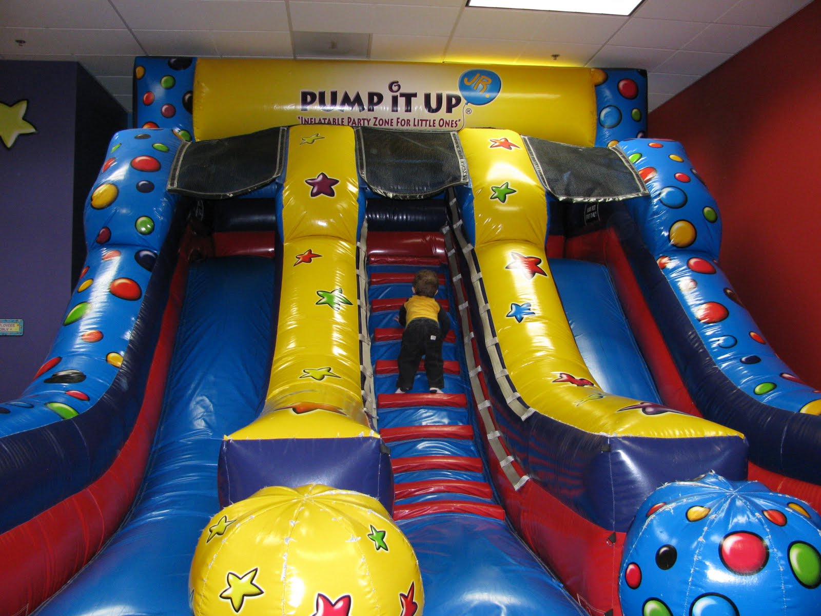 Matt, Alexis, Theo and Franklin! Inflatable birthday party