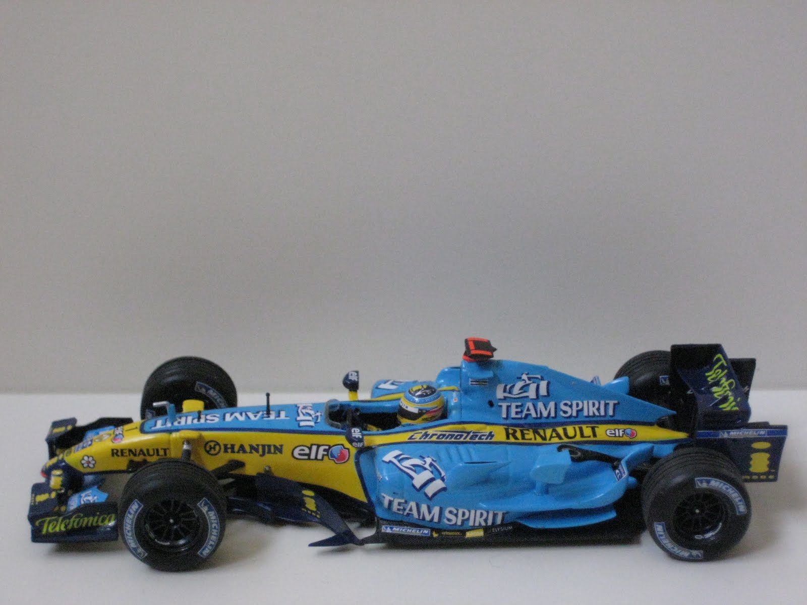 2006 Renault R26 F1 Salon Rétromobile 2016 Paris expo port