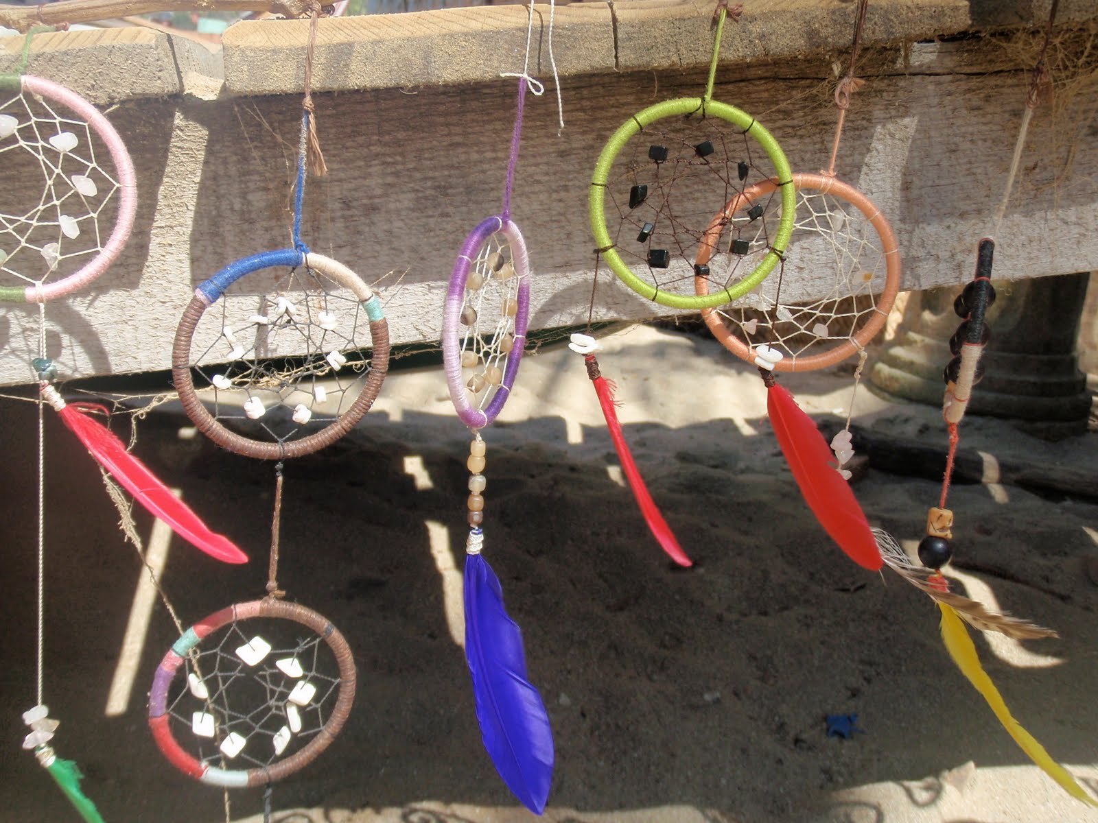 Ruby Tuesday Arte de Pluma (feather in Spanish)