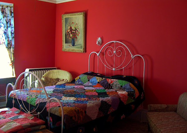Petit Red Room