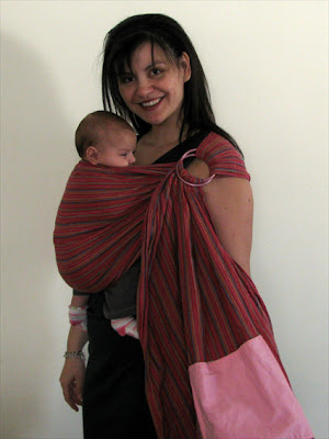 Με το μωρό μπροστά στην αγκαλιά μου με μάρσιπο sling με κρίκους