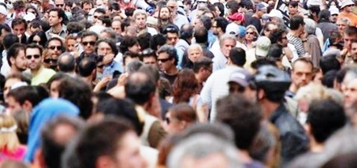 Αποτέλεσμα εικόνας για Η εξουσία φτωχοποιούν την κατώτερη οικονομική τάξη