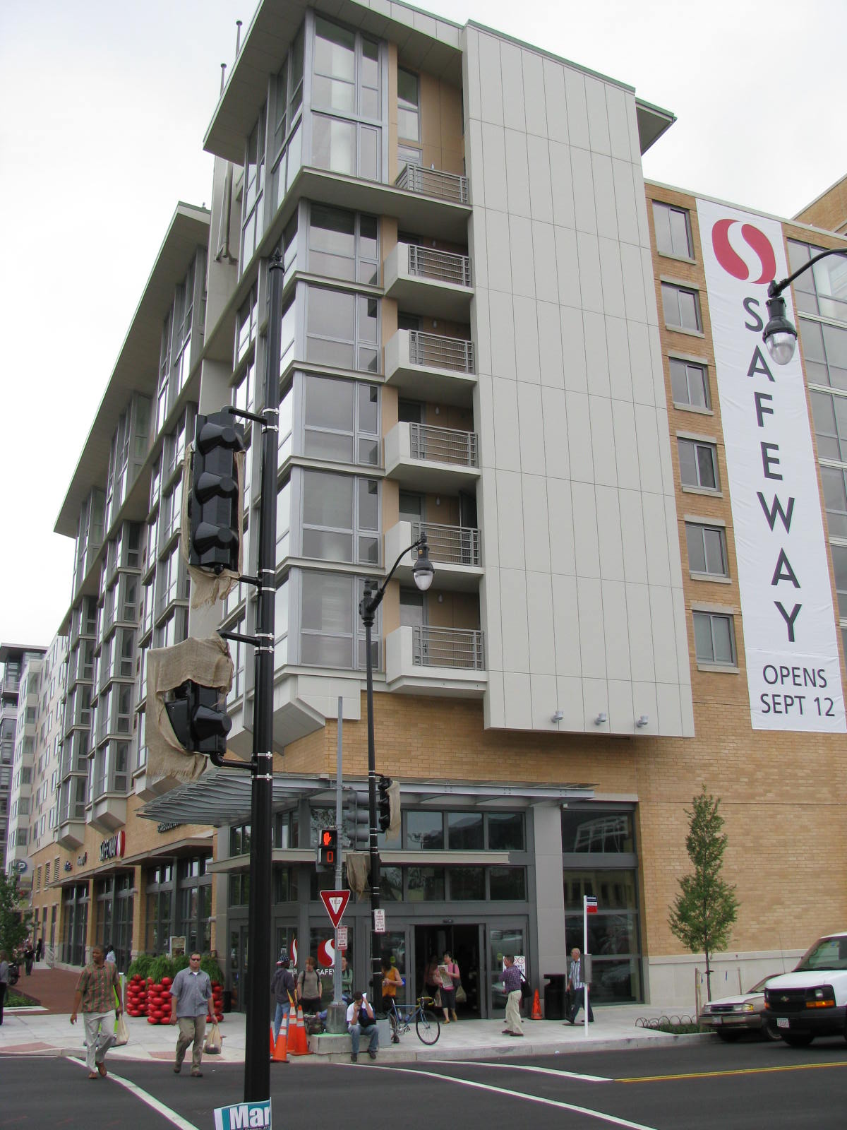 Mt. Vernon Triangle retail for lease