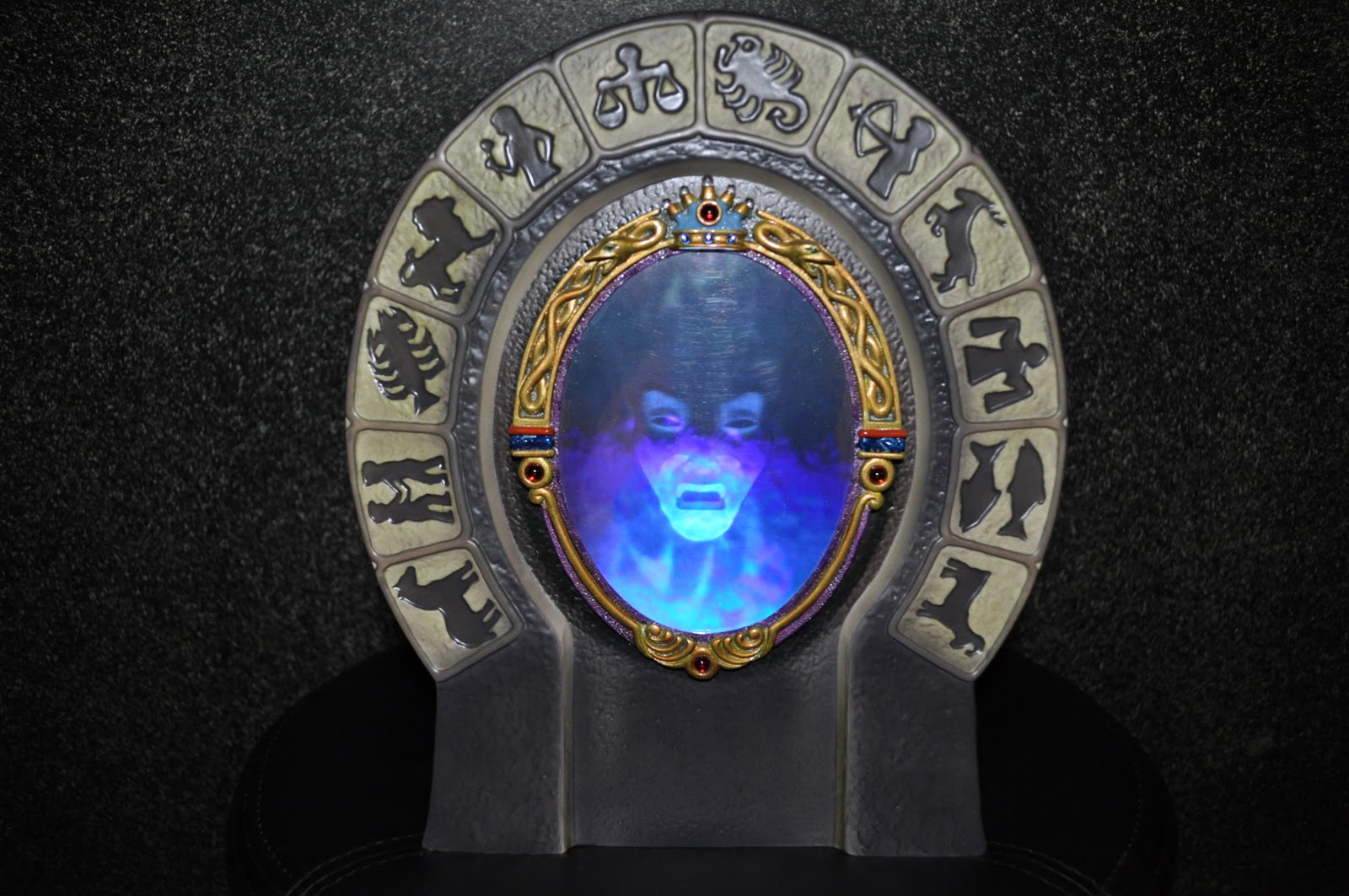 Disney Pixar Fanatics WDCC Magic Mirror "What Wouldst Thou Know, My