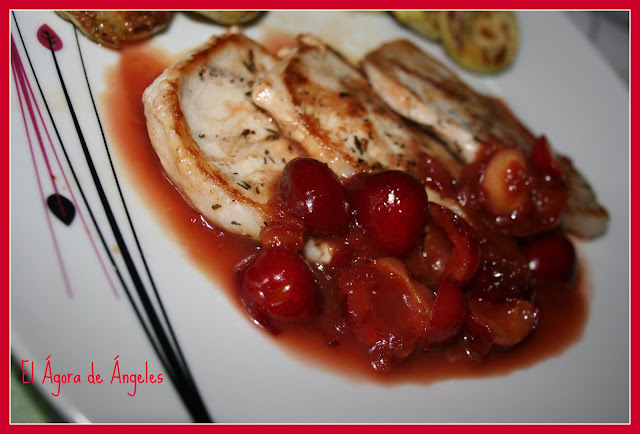  LOMO DE CERDO CON SALSA DE CEREZAS 