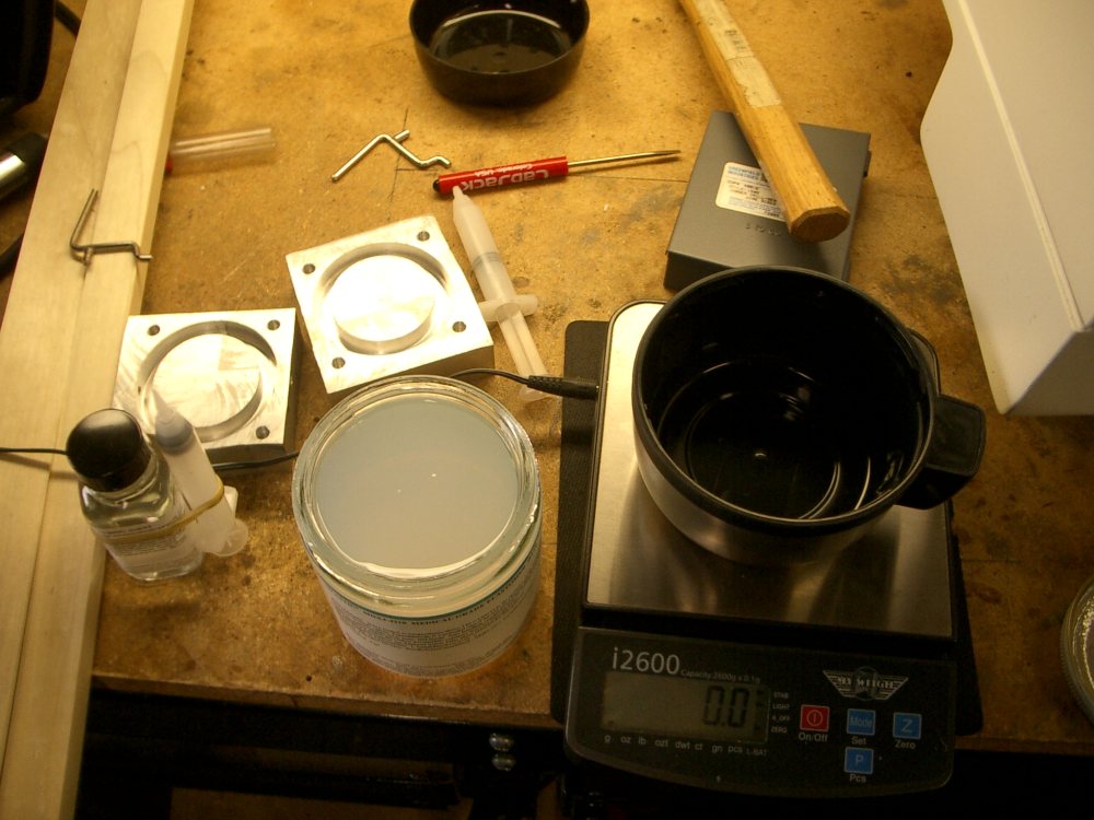 [measuring+liquid+silicone.jpg]