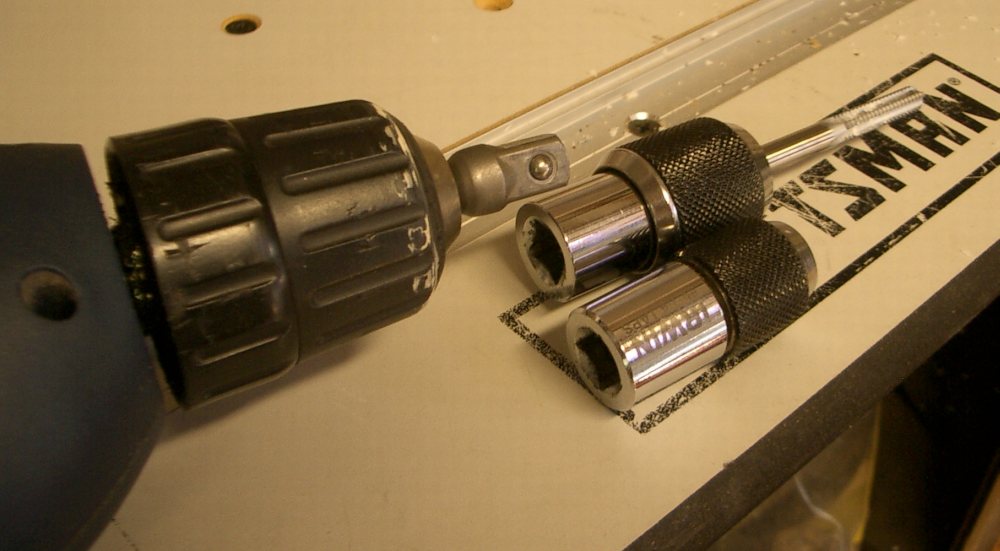 [tap+chuck+on+drill.jpg]