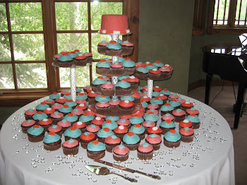 150 cupcakes and fondant cake