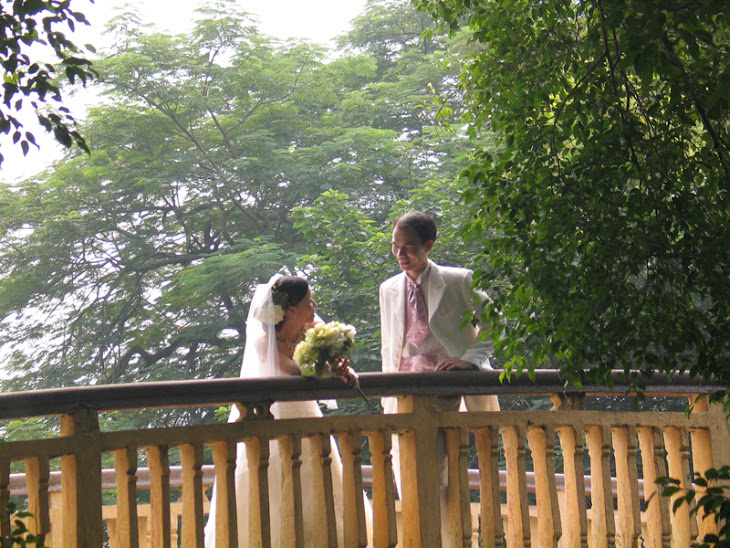 Ai khổ vì yêu hãy yêu hơn nữa.
