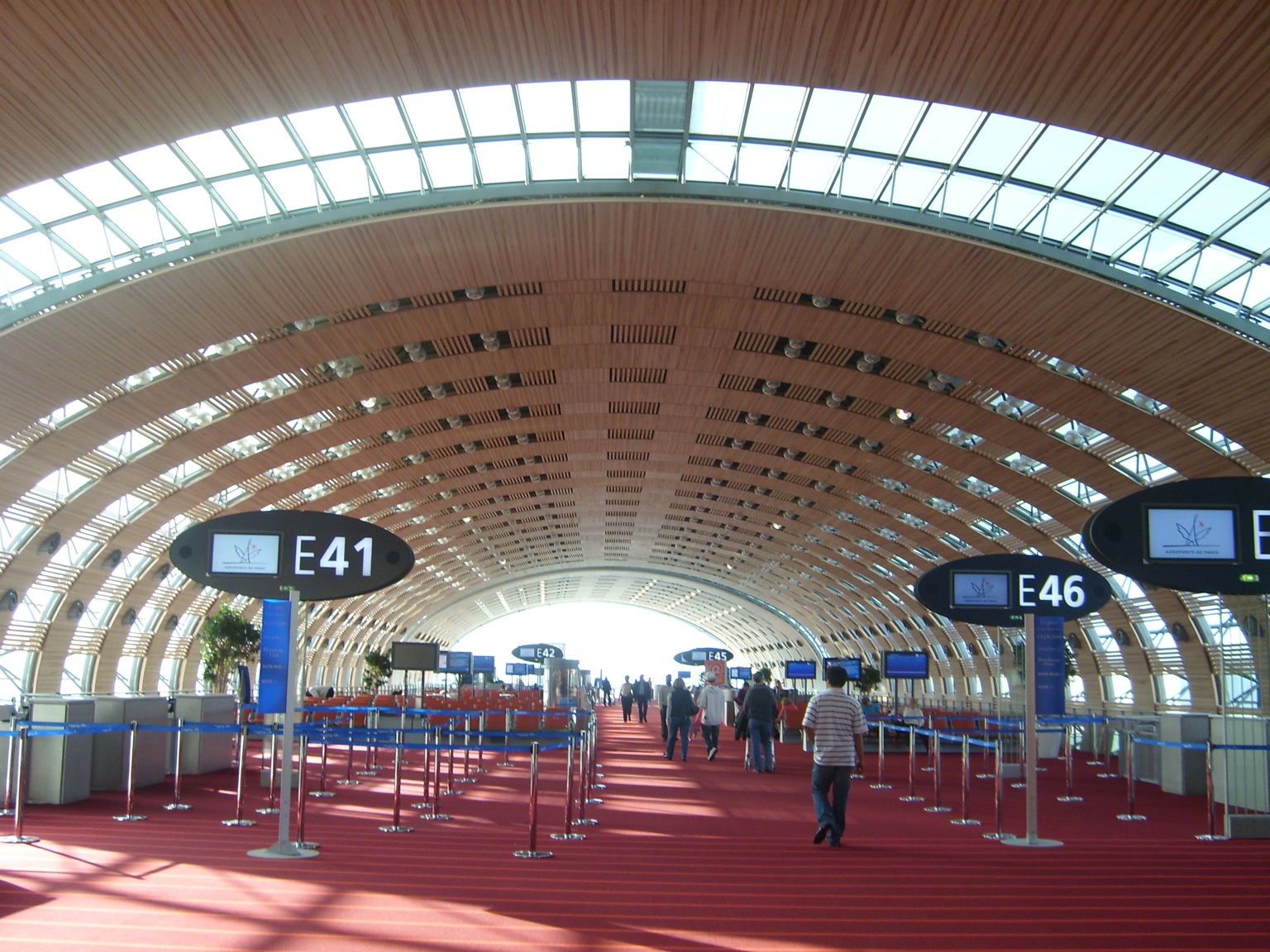 http://2.bp.blogspot.com/_ONal_hJsPR8/TEyFOG9XOtI/AAAAAAAACrw/n2lOobytlAw/s1600/Paris_Charles_De_Gaulle_Airport_Terminal_E_a.JPG