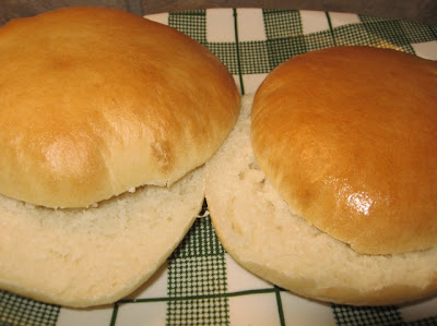 m e'er on the scout for tardily recipes that volition  MUSHROOM & CHEESE STUFFED HAMBURGERS amongst HOMEMADE BUNS