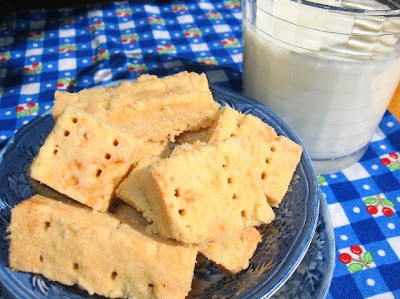 A delicious shortbread cookie that has solely half-dozen really mutual ingredients too makes a ton of SHORTBREAD COOKIES