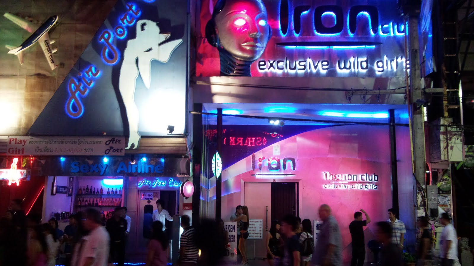 Гоу гоу тайланд. Walking Street Pattaya Thailand go-go бары. Паттайя ночью. Ночной клуб Бэтмен Тайланд. Bar Airport Club Тайланд.