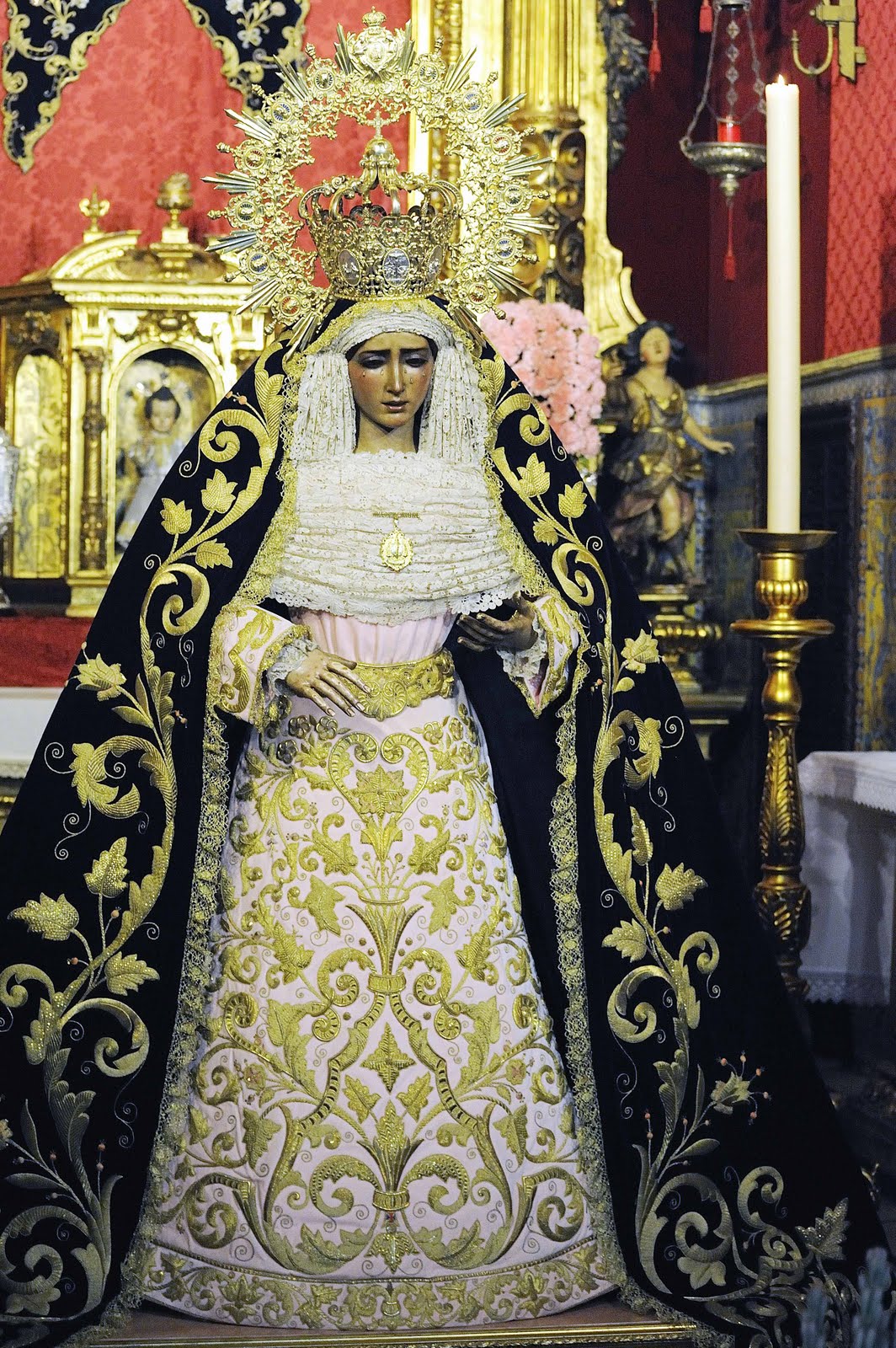 sevilla-a-traves-de-un-objetivo-besamanos-a-la-virgen-del-dulce-nombre