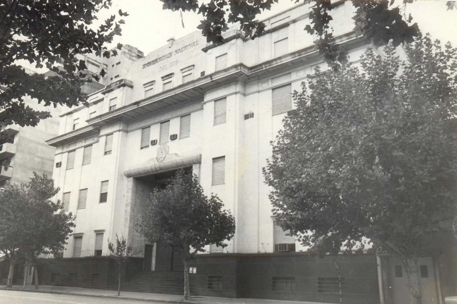 [frente+colÃ³n+80+1975.JPG]