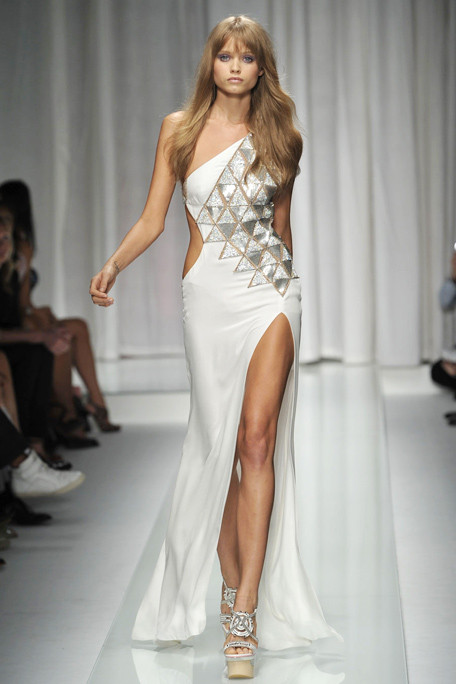 Stone and Cloth: Versace Spring 2010 Ready-to-wear and Ginta Lapina