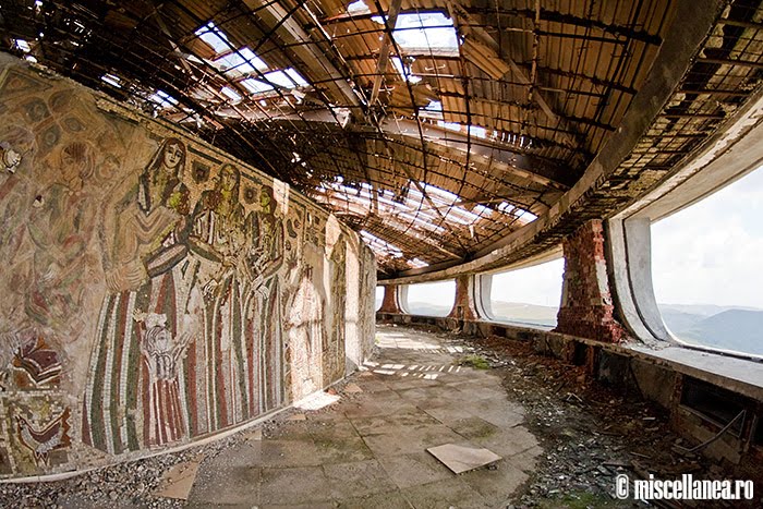 Buzludzha-balcon.jpg